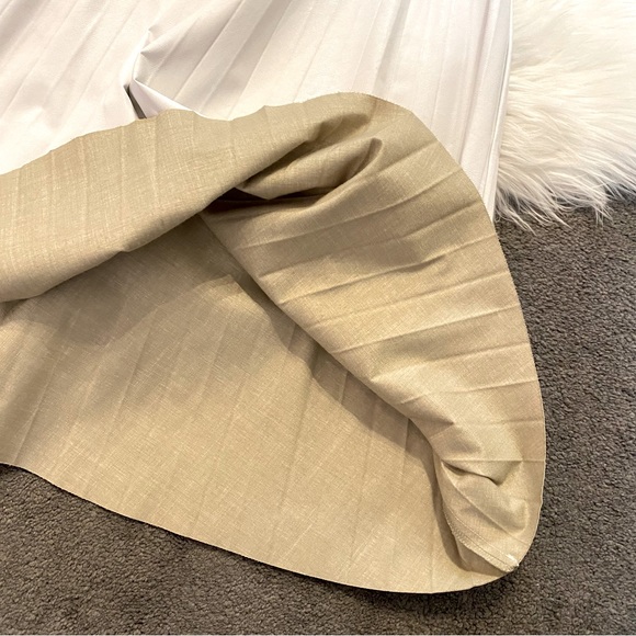 White Faux leather pleated skirt - Picture 4 of 6